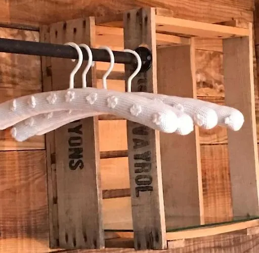 Holiday home Les Trigones Du Causse -maison Atypique Avec Piscine Privee