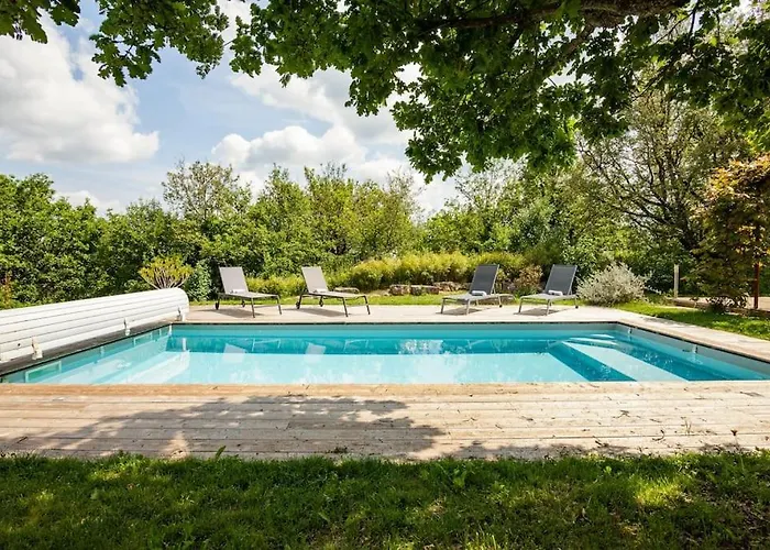 Holiday home Les Trigones Du Causse -maison Atypique Avec Piscine Privee Saint-Martin-Labouval