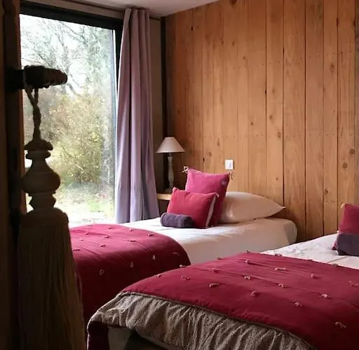 Holiday home Les Trigones Du Causse -maison Atypique Avec Piscine Privee Saint-Martin-Labouval