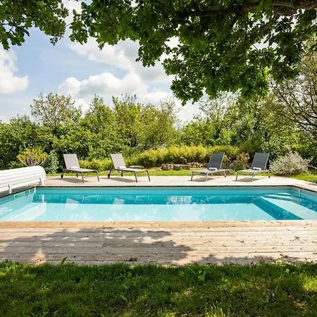 Holiday home Les Trigones Du Causse -maison Atypique Avec Piscine Privee Saint-Martin-Labouval