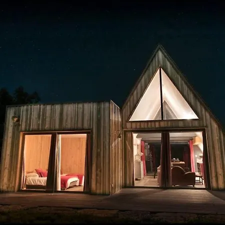 Holiday home Les Trigones Du Causse -maison Atypique Avec Piscine Privee Saint-Martin-Labouval