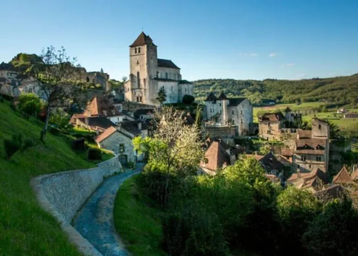 Hébergement de vacances Les Trigones Du Causse -maison Atypique Avec Piscine Privée *