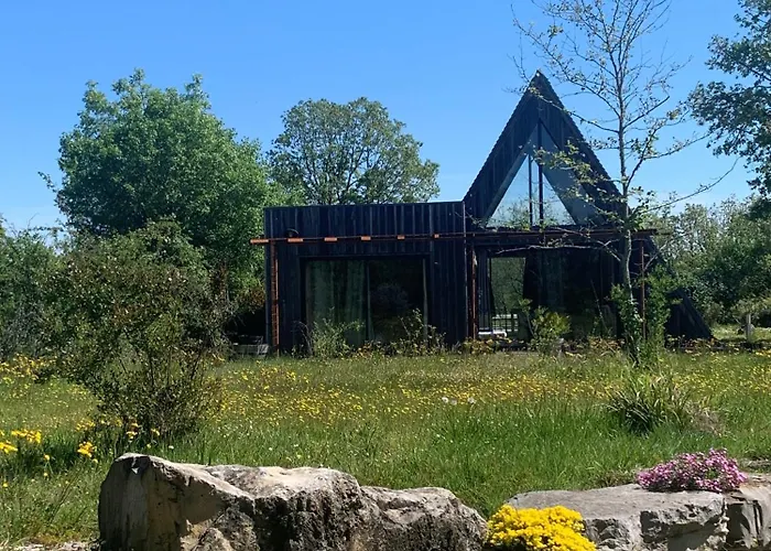 Les Trigones Du Causse -maison Atypique Avec Piscine Privée Hébergement de vacances *